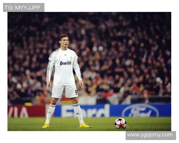 你最喜欢的足球球星是谁并谈谈你对他的看法和支持理由