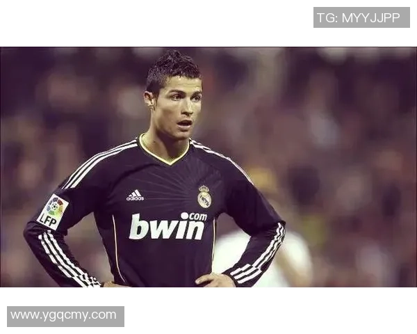 全球十大最英俊足球球星盘点：颜值与实力并存的运动员们